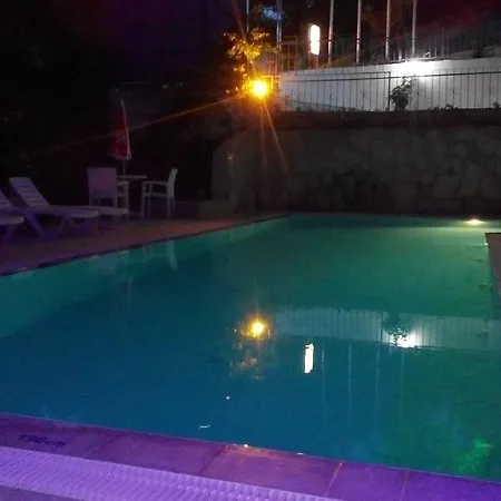 Ξενοδοχείο Mor 3*